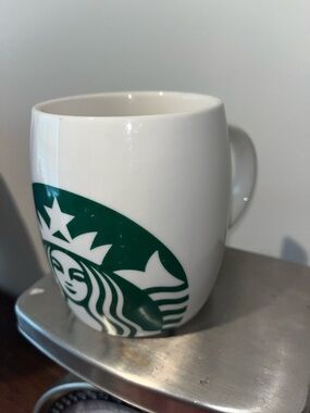 2010 Starbucks edition Rounded sides Siren White Ceramic 14 Oz Coffee Cup Mug